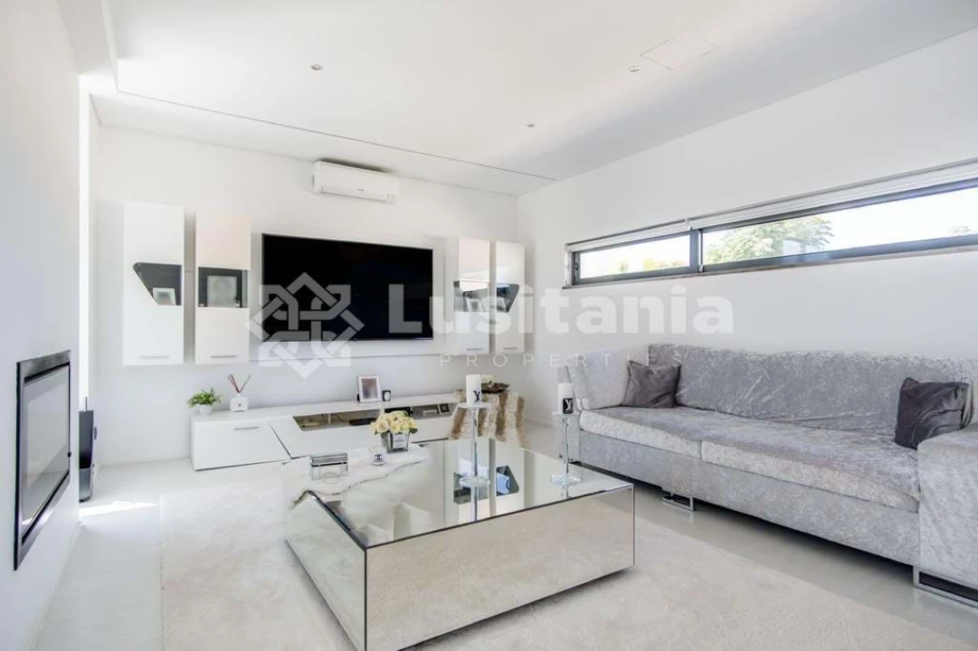 Moradia T4 para Arrendamento em Quarteira Foto 6