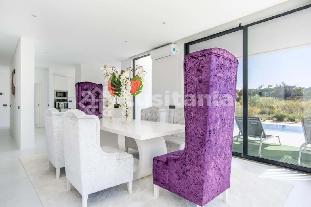 Moradia T4 para Arrendamento em Quarteira Foto 7