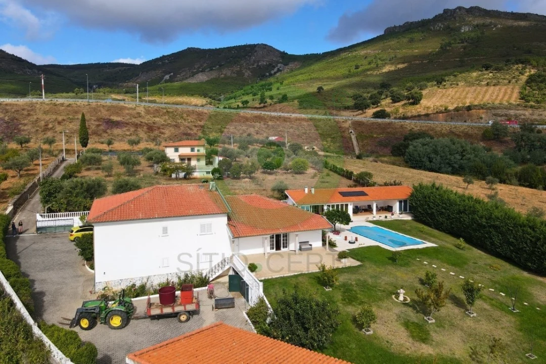 Quinta T4 para Venda em Lamas de Orelhão Foto 2