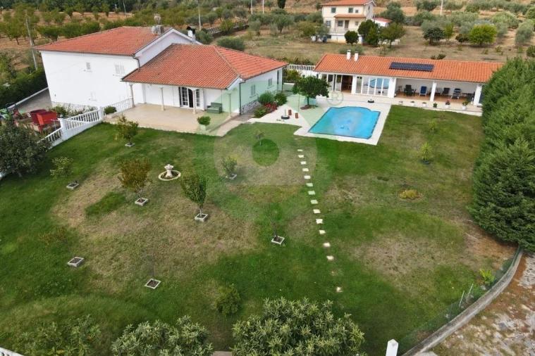 Quinta T4 para Venda em Lamas de Orelhão