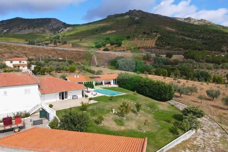 Quinta T4 para Venda em Lamas de Orelhão Foto 3