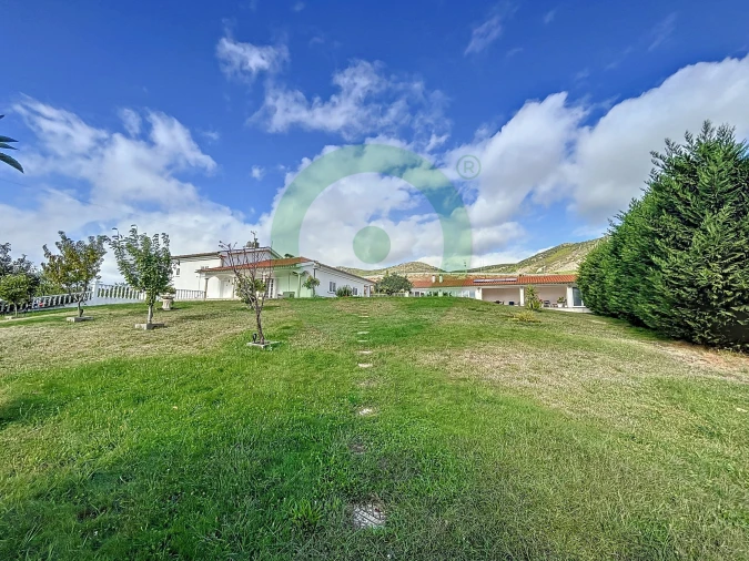 Quinta T4 para Venda em Lamas de Orelhão Foto 8