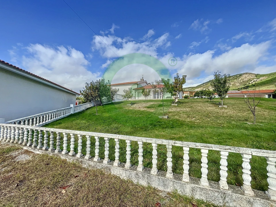 Quinta T4 para Venda em Lamas de Orelhão Foto 7