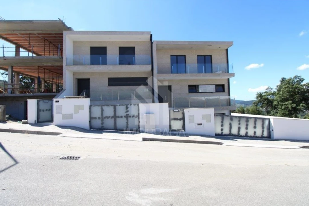 Moradia T3 para Venda em Esporões Foto 10