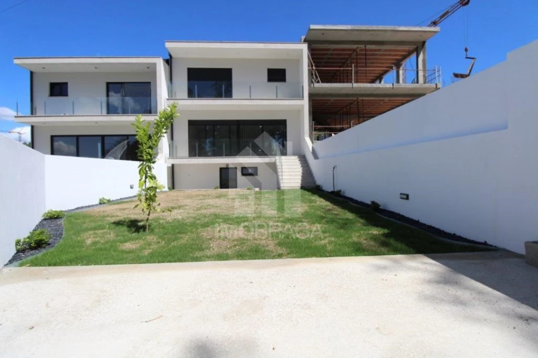 Moradia T3 para Venda em Esporões Foto 1