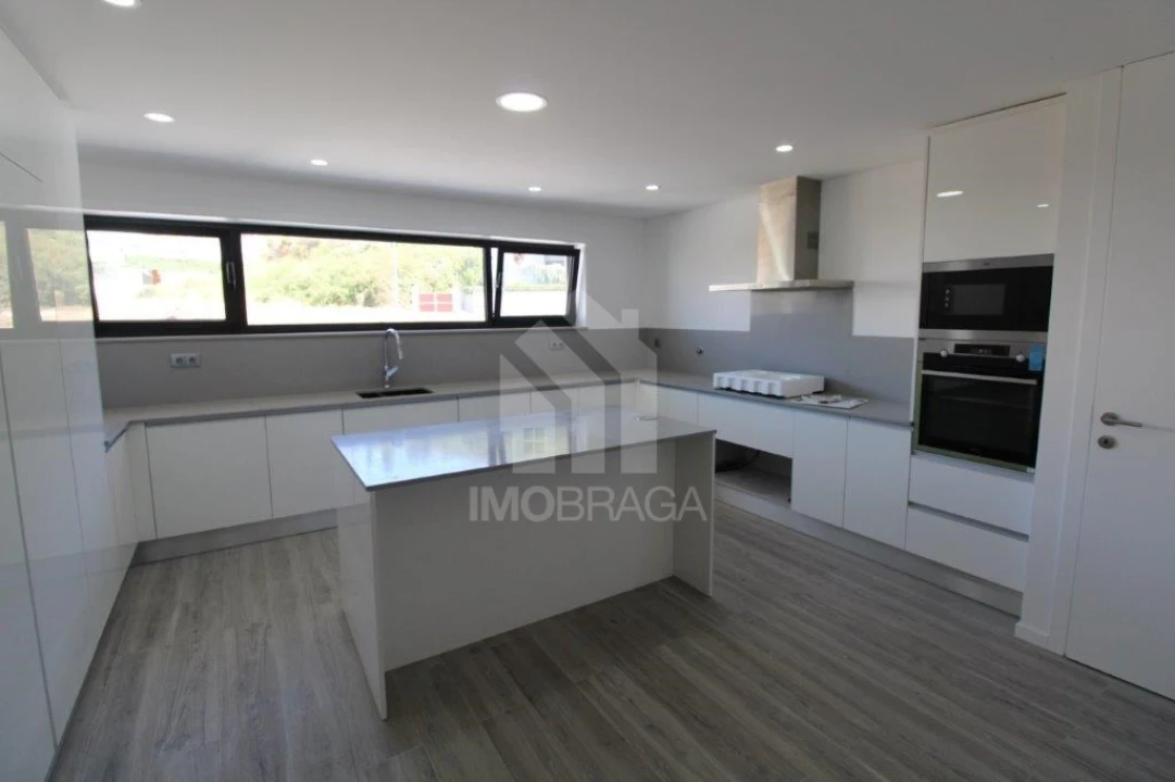 Moradia T3 para Venda em Esporões Foto 14