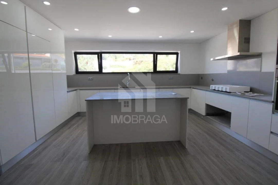 Moradia T3 para Venda em Esporões Foto 17