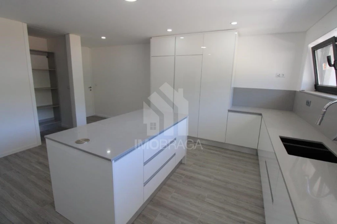 Moradia T3 para Venda em Esporões Foto 18