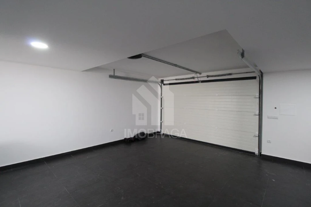 Moradia T3 para Venda em Esporões Foto 23