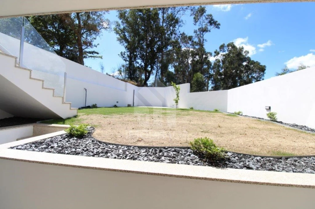 Moradia T3 para Venda em Esporões Foto 24