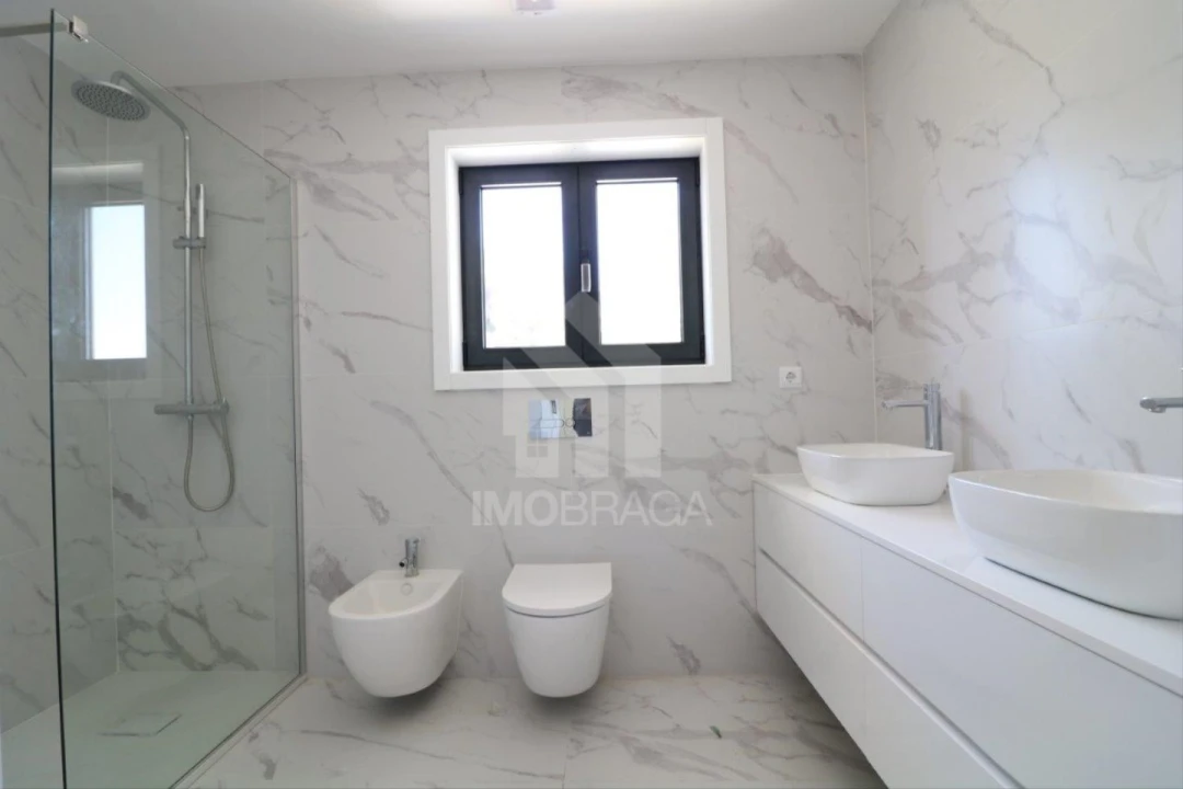 Moradia T3 para Venda em Esporões Foto 4