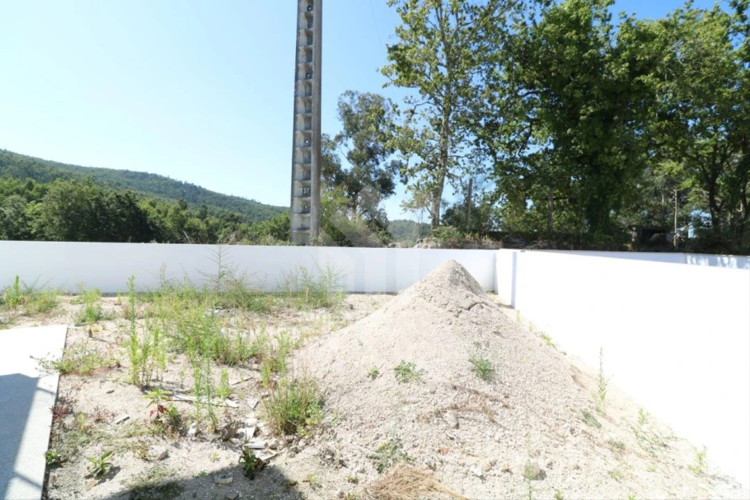 Moradia T3 para Venda em Esporões Foto 28