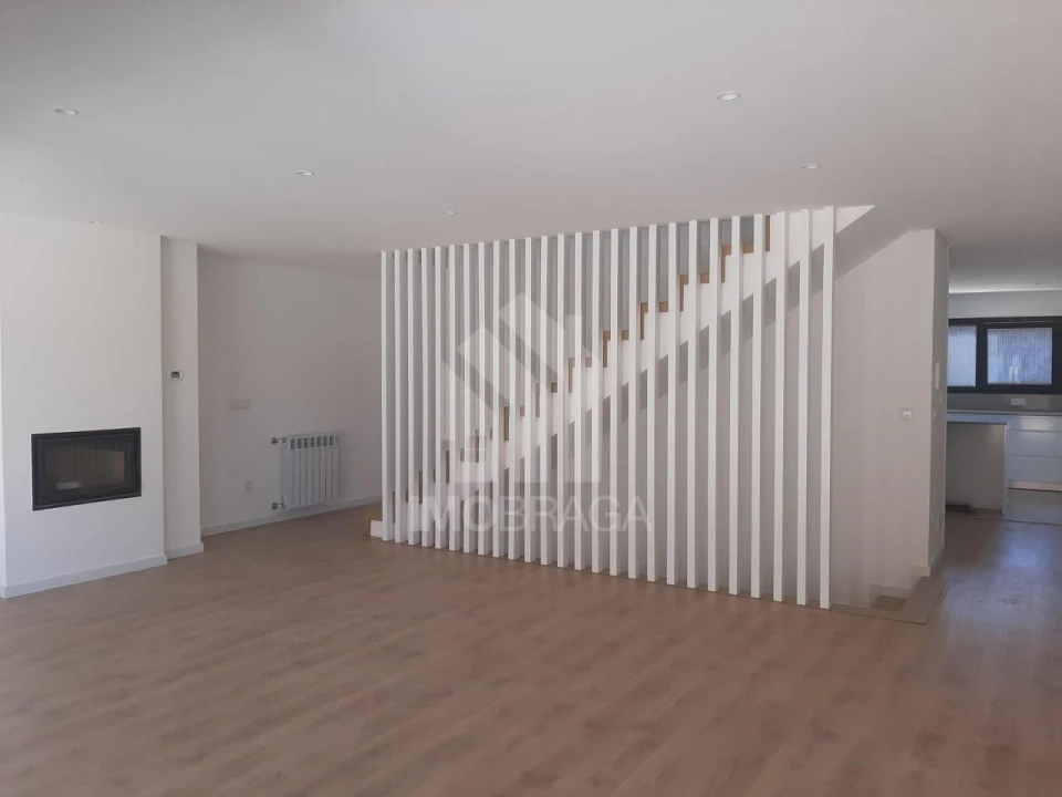 Moradia T3 para Venda em Esporões Foto 41