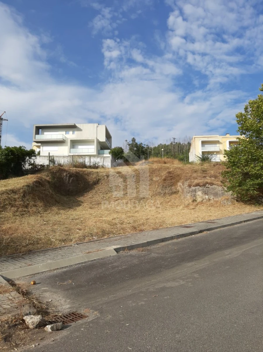 Moradia T3 para Venda em Esporões Foto 7