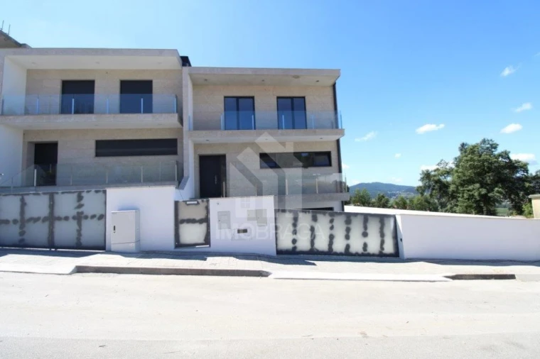 Moradia T3 para Venda em Esporões Foto 3