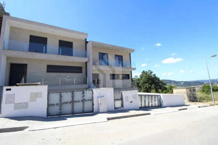 Moradia T3 para Venda em Esporões Foto 5