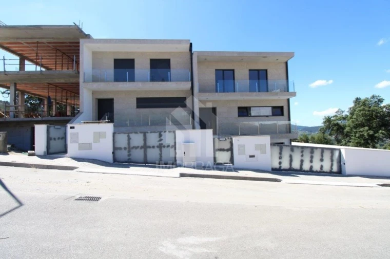 Moradia T3 para Venda em Esporões Foto 10