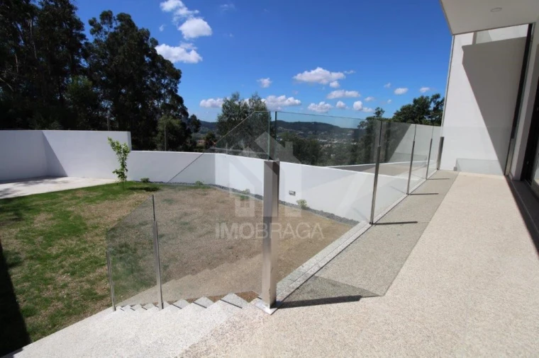 Moradia T3 para Venda em Esporões Foto 12