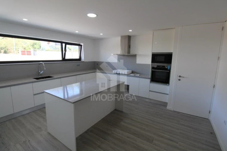 Moradia T3 para Venda em Esporões Foto 15