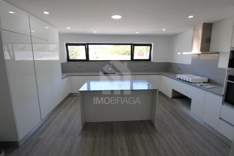 Moradia T3 para Venda em Esporões Foto 16