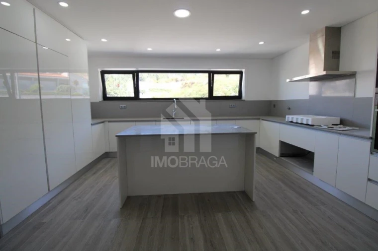 Moradia T3 para Venda em Esporões Foto 17