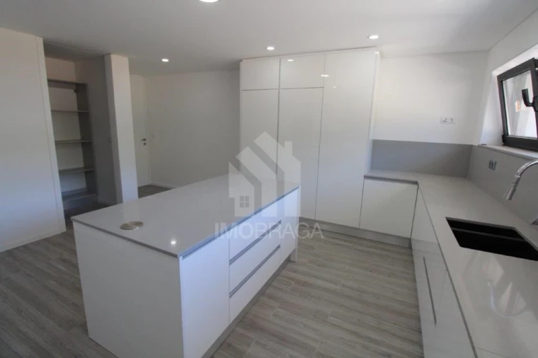 Moradia T3 para Venda em Esporões Foto 18