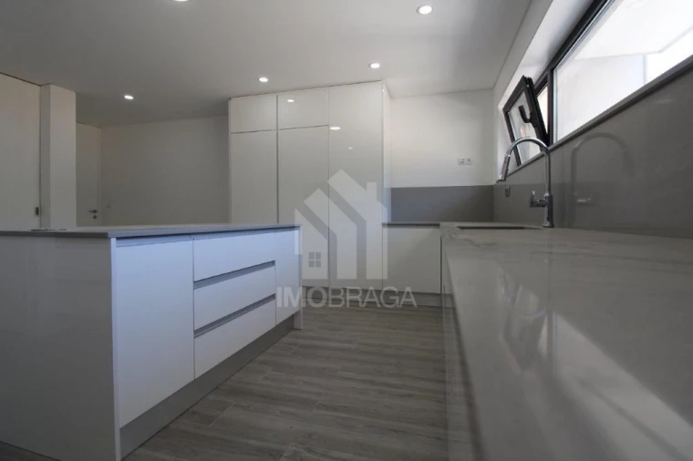 Moradia T3 para Venda em Esporões Foto 20