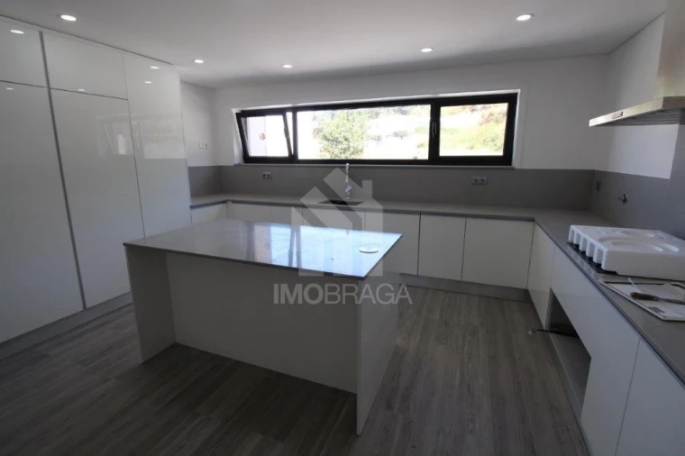 Moradia T3 para Venda em Esporões Foto 22