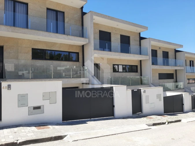 Moradia T3 para Venda em Esporões Foto 2