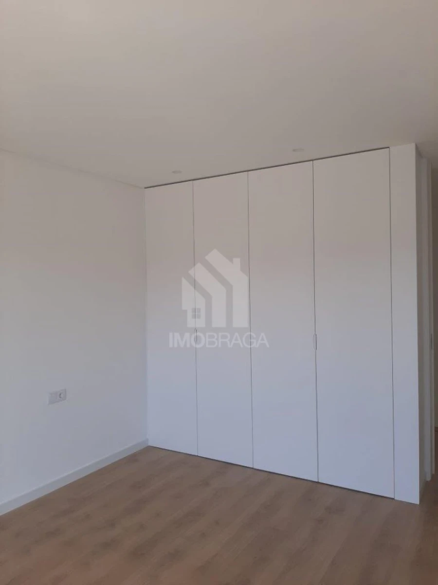 Moradia T3 para Venda em Esporões Foto 35