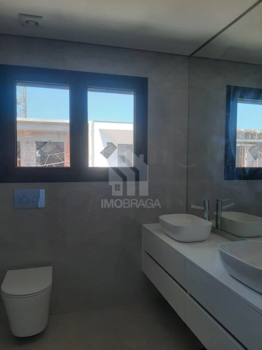 Moradia T3 para Venda em Esporões Foto 39