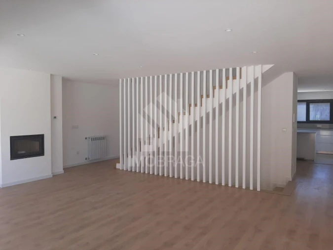 Moradia T3 para Venda em Esporões Foto 41