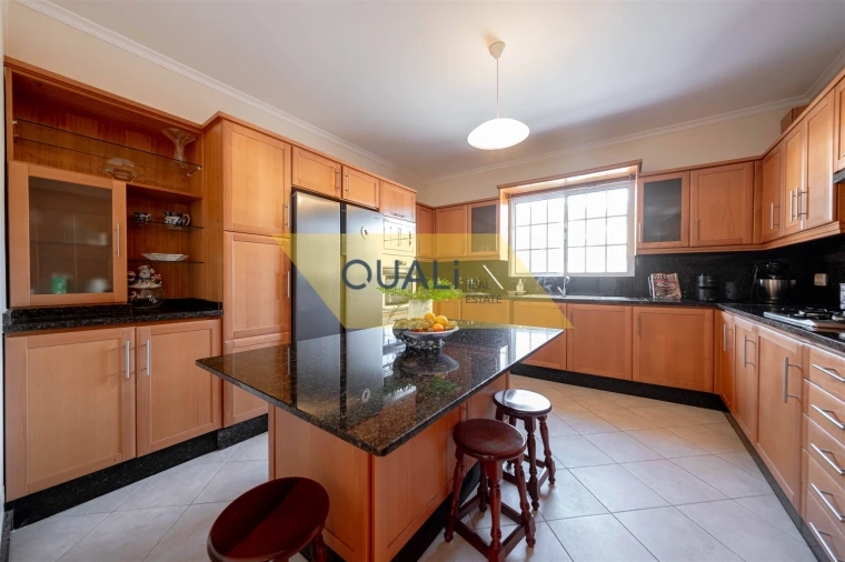 Moradia T4 para Venda em Santo Antonio Foto 11