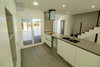 Moradia T4 para Venda em Corroios