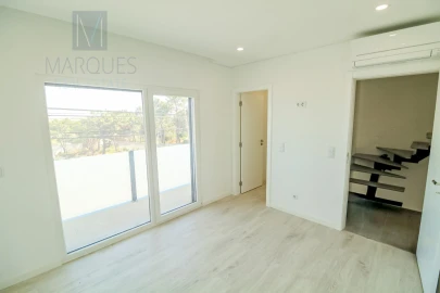 Moradia T4 para Venda em Corroios