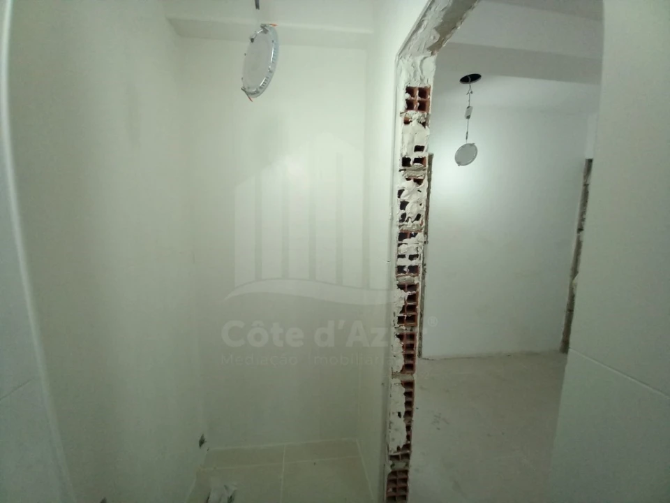 Apartamento T4 para Venda em Laranjeiro e Feijó Foto 25