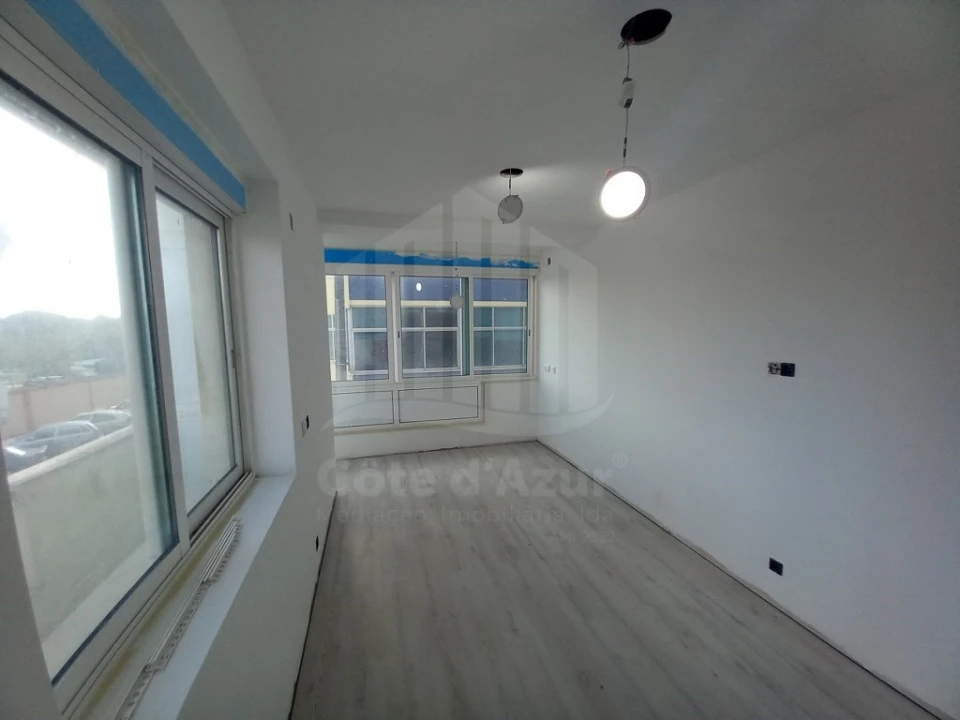 Apartamento T4 para Venda em Laranjeiro e Feijó Foto 34