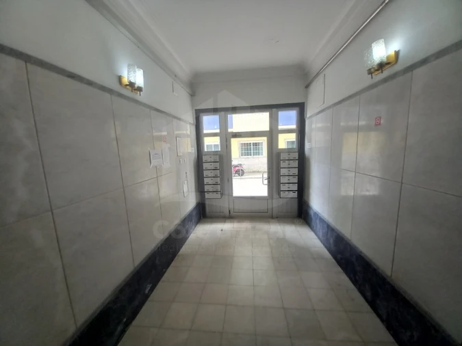 Apartamento T4 para Venda em Laranjeiro e Feijó Foto 2
