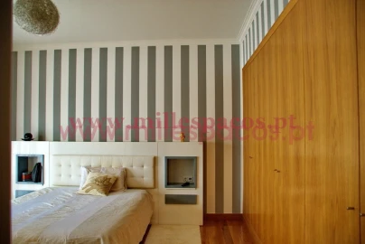 Moradia T5 para Venda em Atalaia e Alto Estanqueiro-Jardia