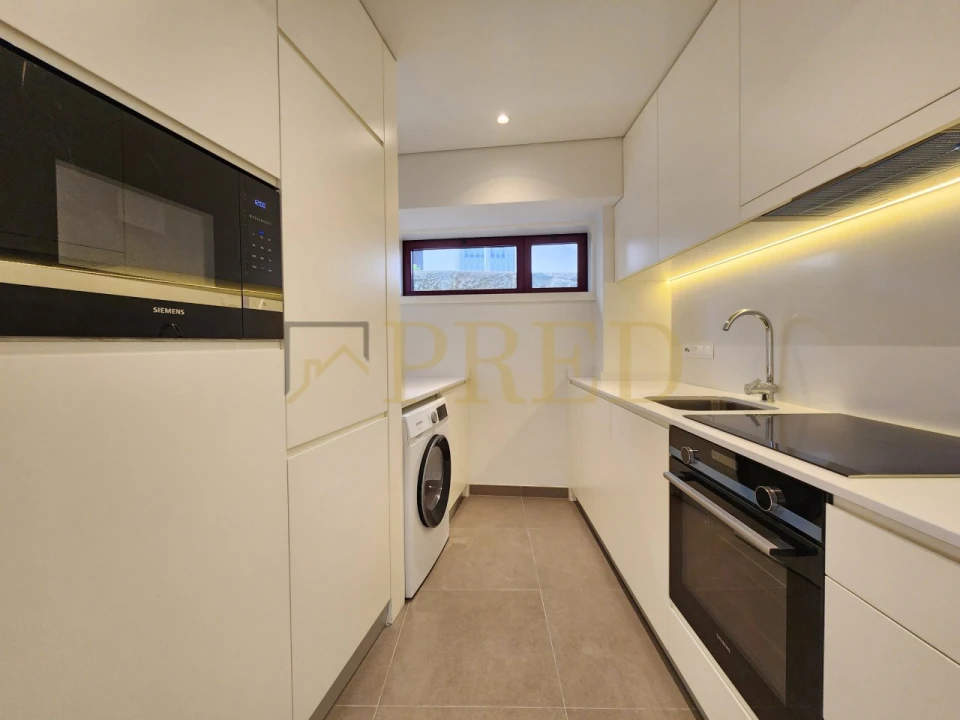 Apartamento T2 para Arrendamento em Aldoar, Foz do Douro e Nevogilde Foto 9