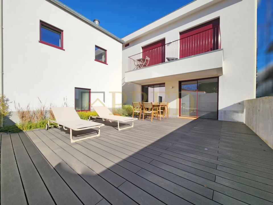 Apartamento T2 para Arrendamento em Aldoar, Foz do Douro e Nevogilde Foto 1