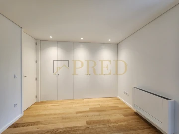 Apartamento T2 para Arrendamento em Aldoar, Foz do Douro e Nevogilde