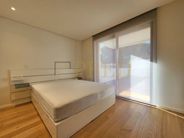 Apartamento T2 para Arrendamento em Aldoar, Foz do Douro e Nevogilde