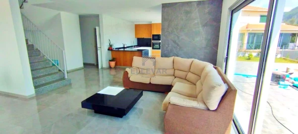 Moradia T3 para Venda em Prazeres