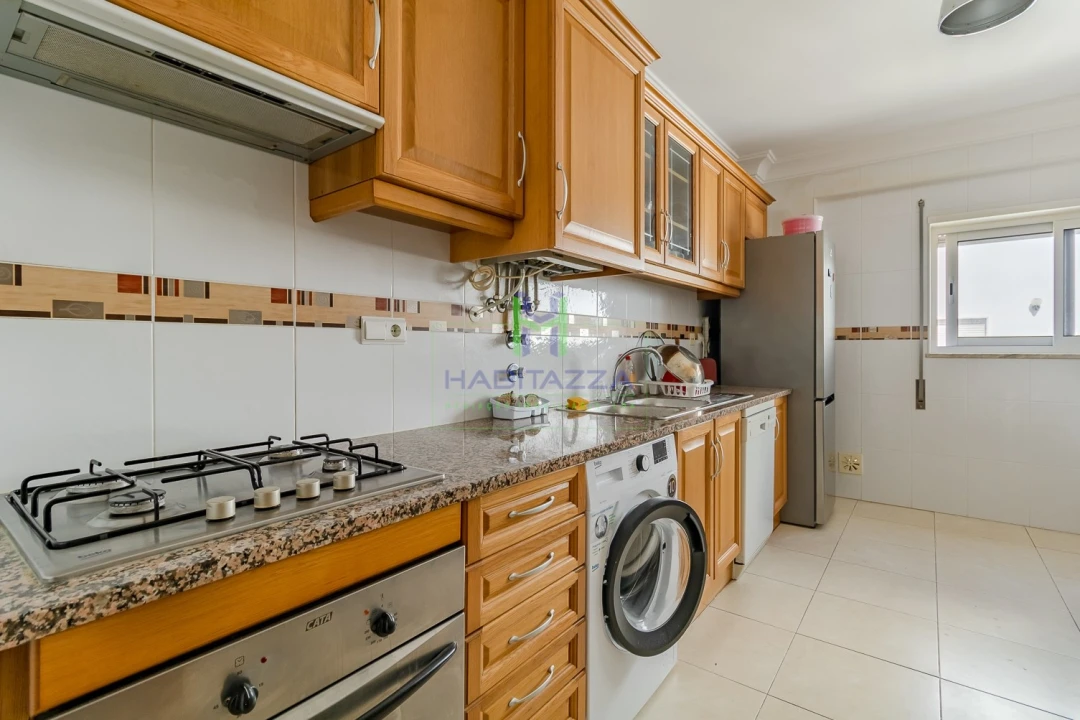 Apartamento T2 para Arrendamento em Lagos (São Sebastião e Santa Maria) Foto 6