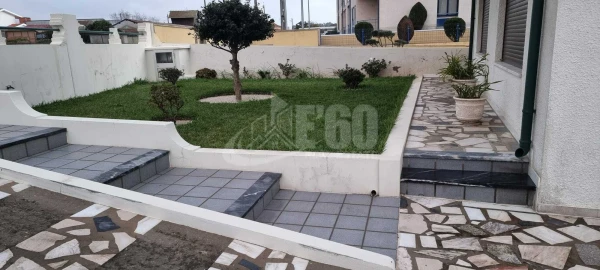 Moradia T3 para Venda em Arcozelo