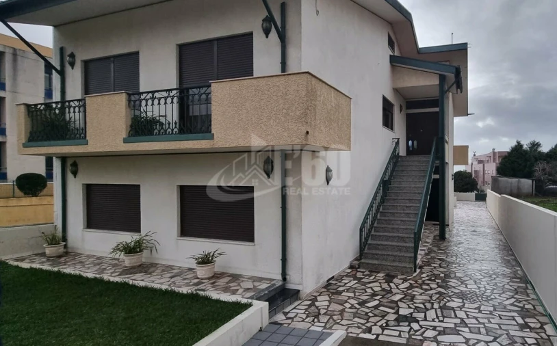 Moradia T3 para Venda em Arcozelo Foto 4