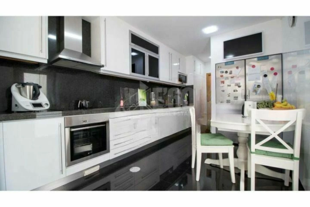 Apartamento T4 para Venda em Espinho Foto 6