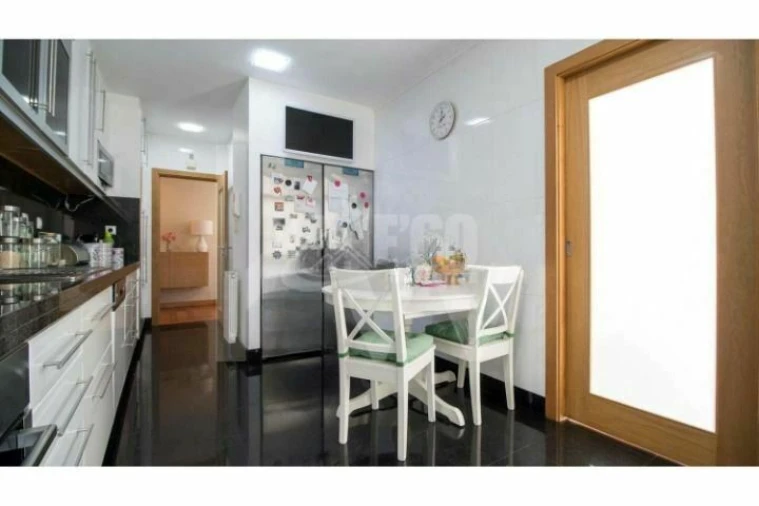 Apartamento T4 para Venda em Espinho Foto 10