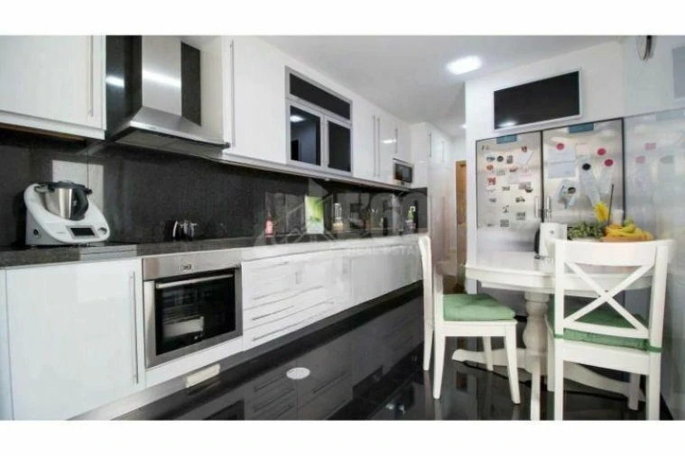 Apartamento T4 para Venda em Espinho Foto 6